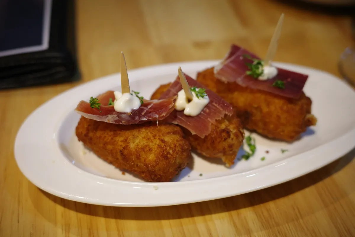 プラカノンに日系スペイン料理「JAPOLOCO SPANISH TAPAS BAR」